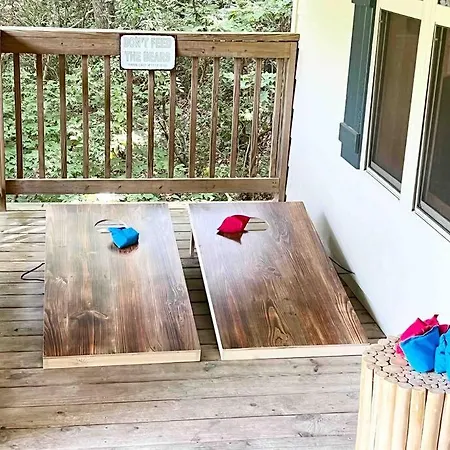 Peaceful Treetop Escape! Pool Table, Grill, Games, Sleeps 10! Helen Extérieur photo