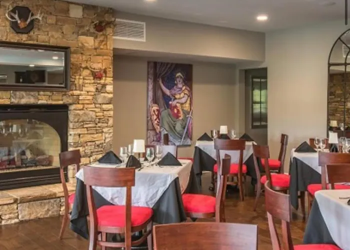 Peaceful Treetop Escape! Pool Table, Grill, Games, Sleeps 10!