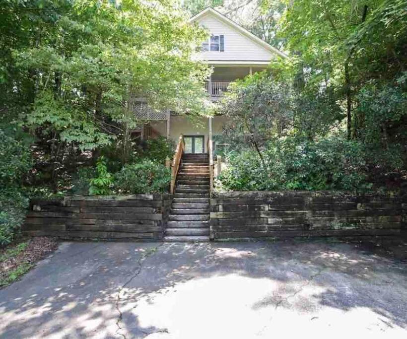 Hébergement de vacances Peaceful Treetop Escape! Pool Table, Grill, Games, Sleeps 10! *