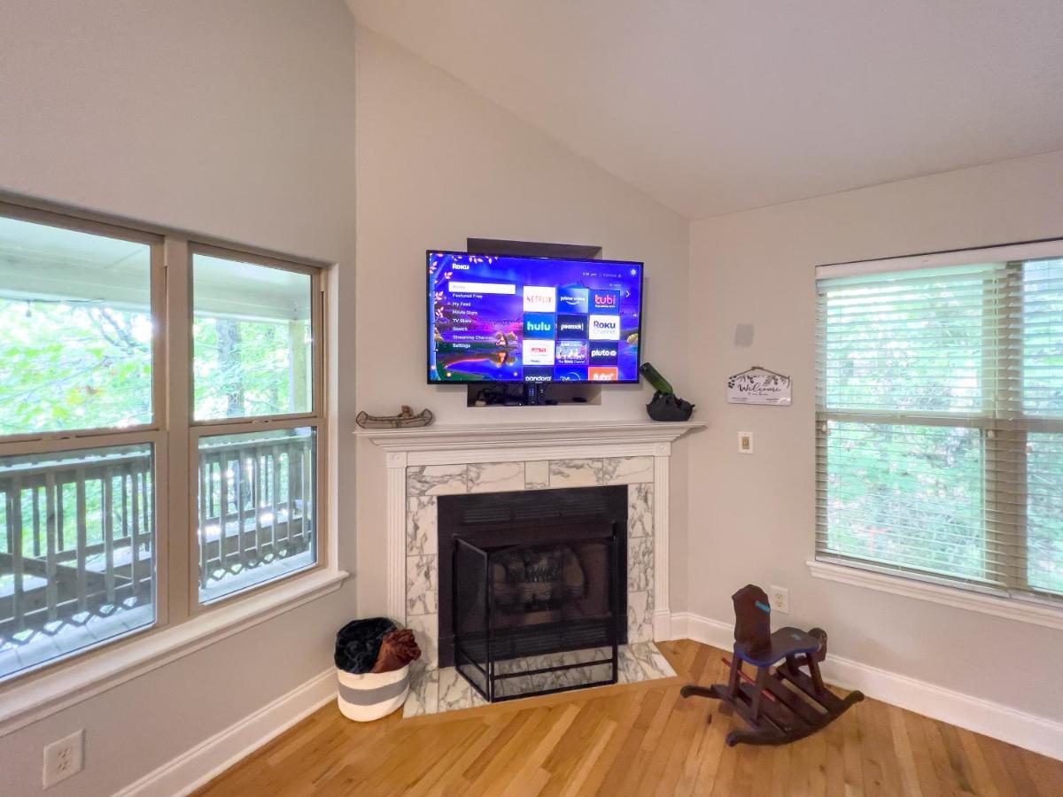 Peaceful Treetop Escape! Pool Table, Grill, Games, Sleeps 10! * Helen