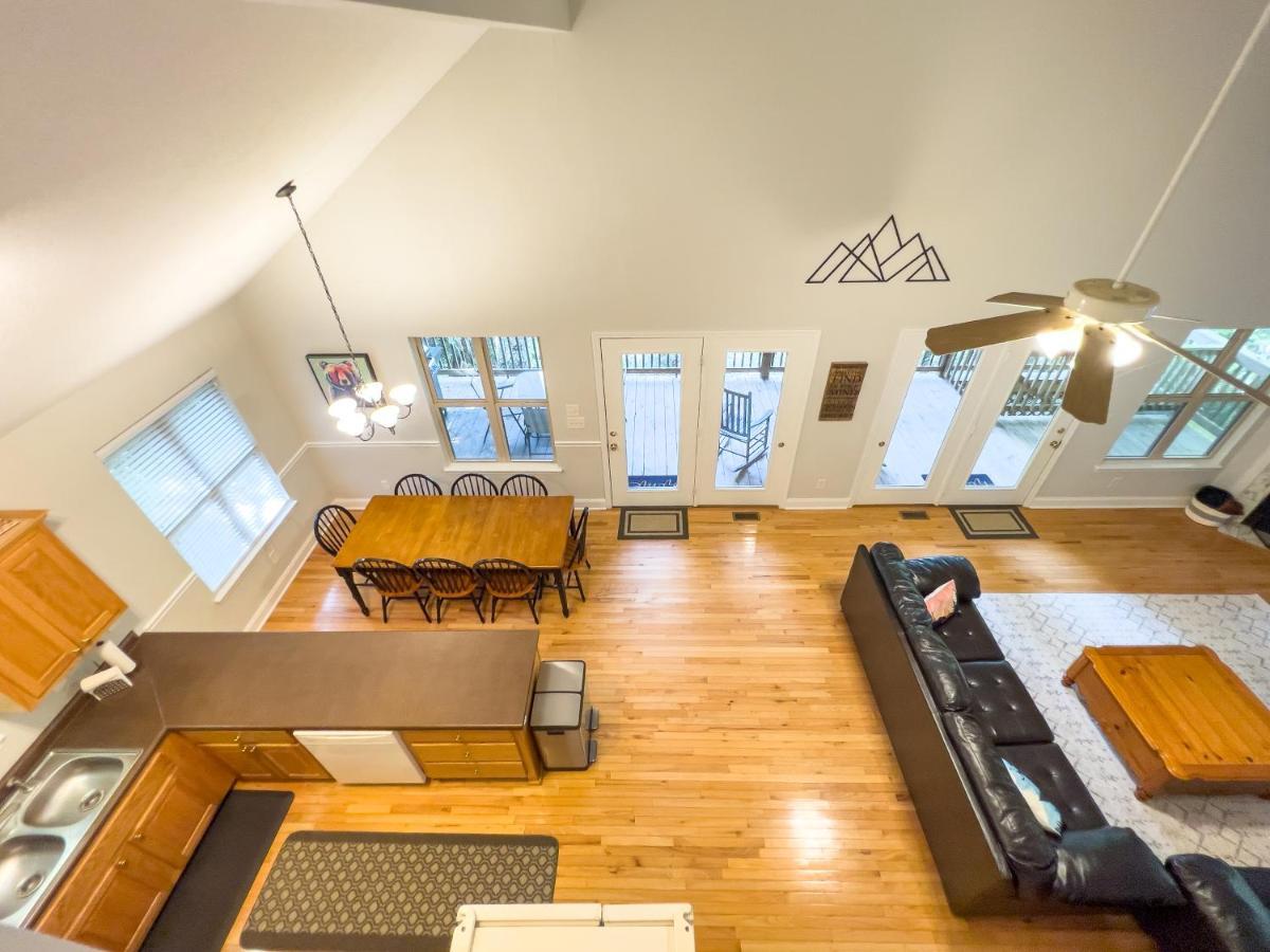 Peaceful Treetop Escape! Pool Table, Grill, Games, Sleeps 10! Hébergement de vacances Helen