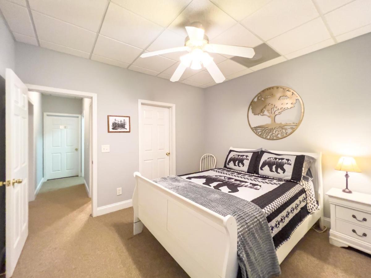 Peaceful Treetop Escape! Pool Table, Grill, Games, Sleeps 10! * Helen