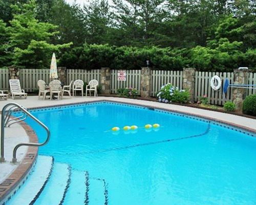 Peaceful Treetop Escape! Pool Table, Grill, Games, Sleeps 10! * Helen